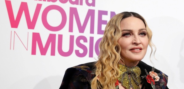 9.dez.2016 - Madonna posa no tapete vermelho do evento da Billboard, em Nova York - REUTERS/Shannon Stapleton