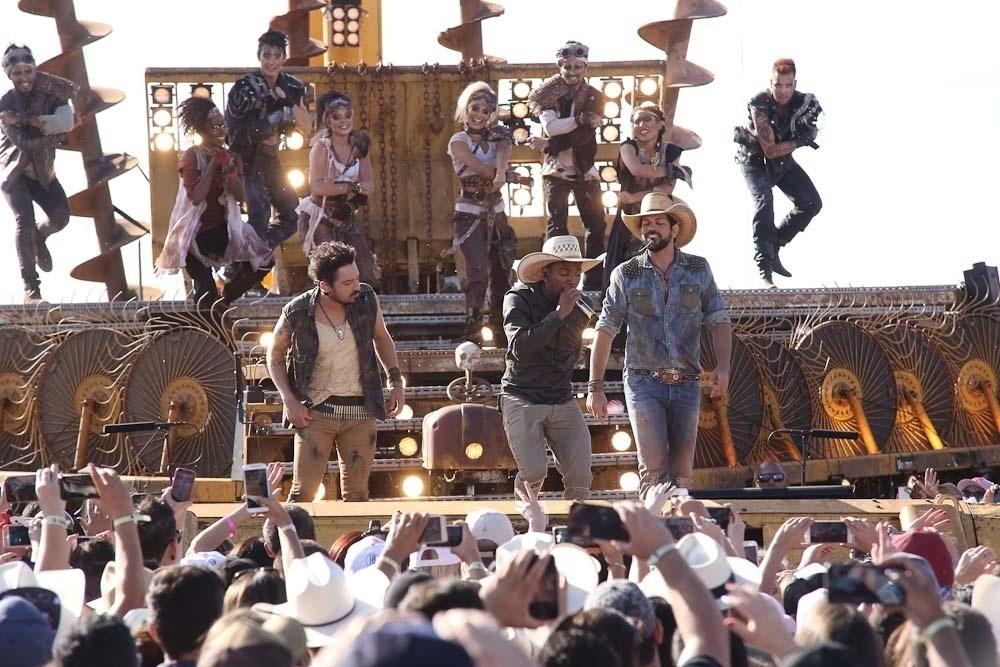 Nego do Borel participa da gravação do DVD de Fernando e Sorocaba em comemoração aos 10 anos de carreira da dupla. O show foi em plantação de milho de Holambra, no interior de São Paulo, com público de mais de 3 mil pessoas - Cláudio Augusto/Brazil News