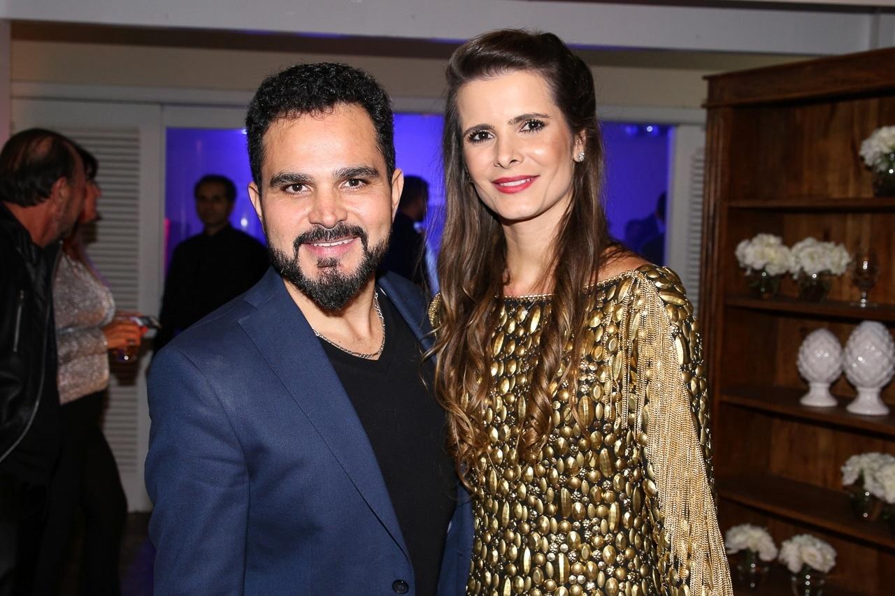 Luciano prestigia a festa do irmão Zezé ao lado da mulher Flávia - Deividi Correa/Ag.News