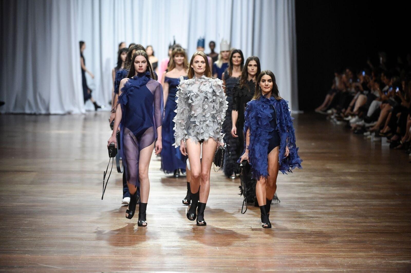 Gloria Coelho desfilou sua coleção nesta quarta-feira (30), na SPFW - Fotosite