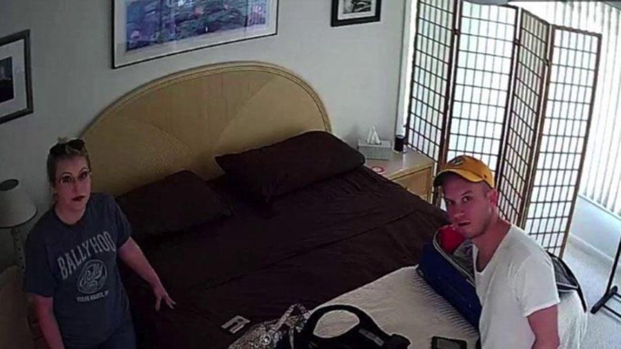 O americano Derek Starnes e a mulher encontraram uma câmera escondida no quarto do imóvel que alugaram pelo Airbnb - Reprodução/ABC News