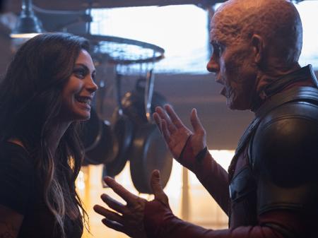Vanessa (Morena Baccarin) e Wade Wilson (Ryan Reynolds) em cena de "Deadpool 2" - Divulgação