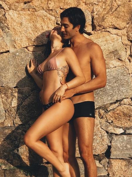 Ao lado do marido, Isis Valverde mostra barriguinha de grávida - Reprodução/Instagram - Reprodução/Instagram