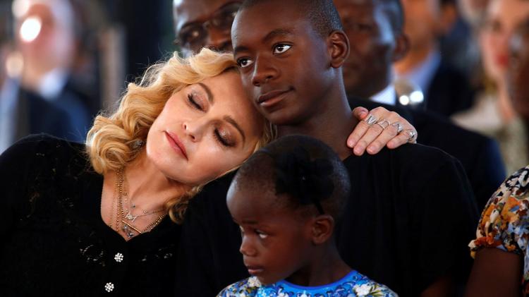 Madonna coms eus filhos em uma inauguração de um hospital no Malaui - Siphiwe Sibeko/Reuters - Siphiwe Sibeko/Reuters