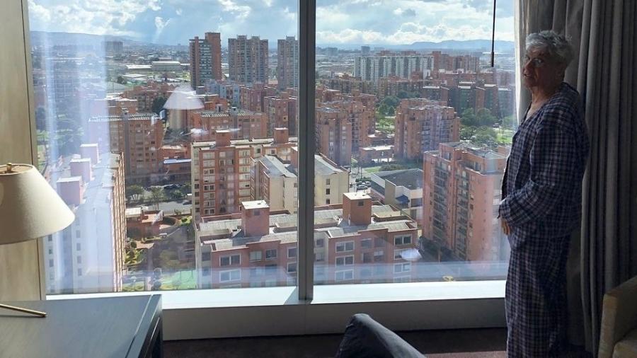 Caetano Veloso posa de pijama antes de show em Bogotá - Reprodução/Instagram