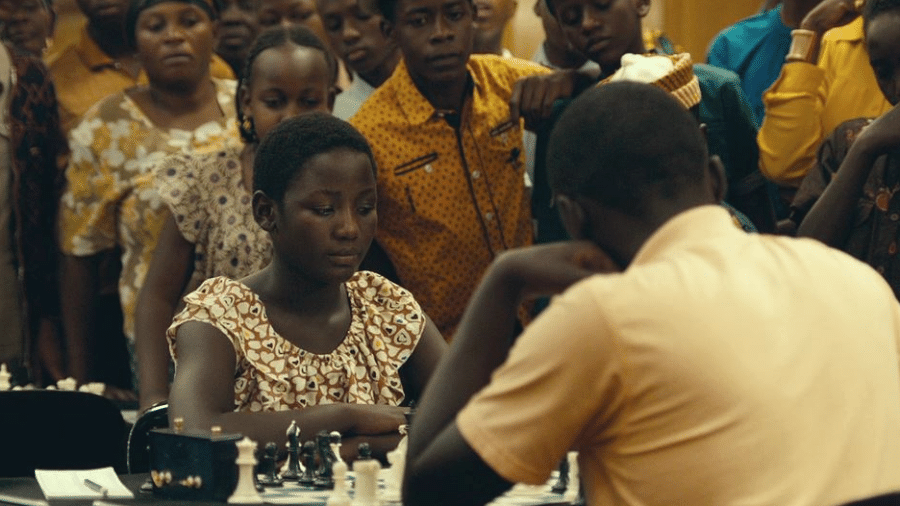 Preciso de um texto grande sobre o filme rainha de katwe ​ 