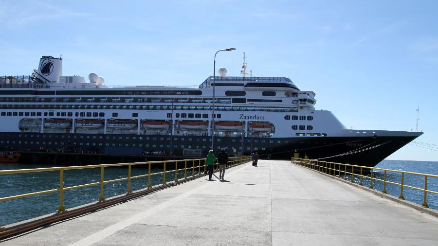 O cruzeiro Zaandam, da empresa Holland America, zarpou em 7 de março de Buenos Aires com destino a San Antonio - AFP