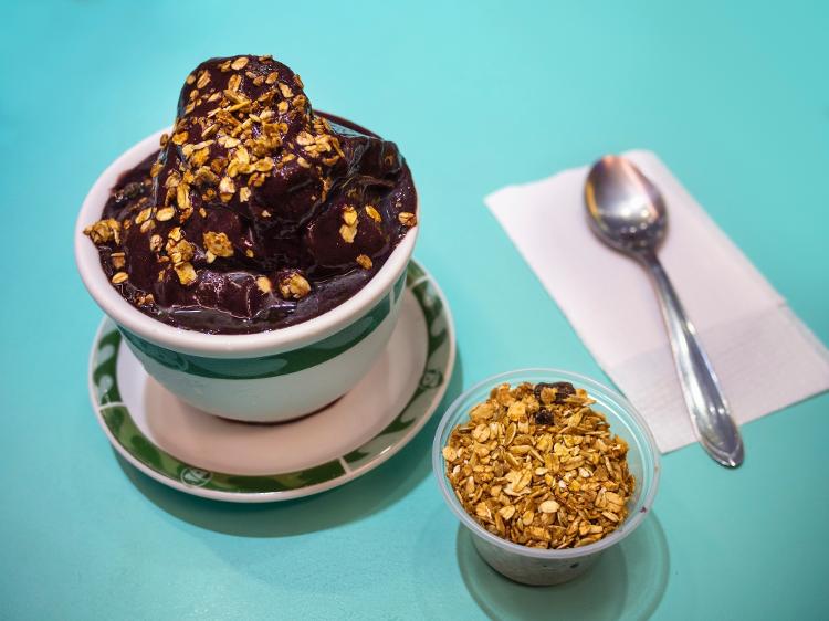 Açaí adaptado em outros estados: servido com granola  - Jon Hicks/Getty Images - Jon Hicks/Getty Images