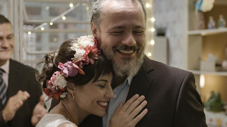 Lara e Mateus se casam e a bela tenta seguir a vida ao lado do novo amor, em "Um Lugar ao Sol" - TV Globo/Divulgação
