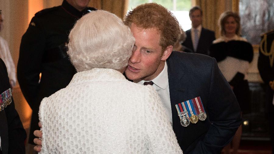 Rainha Elizabeth e príncipe Harry - Leon Neal/AFP