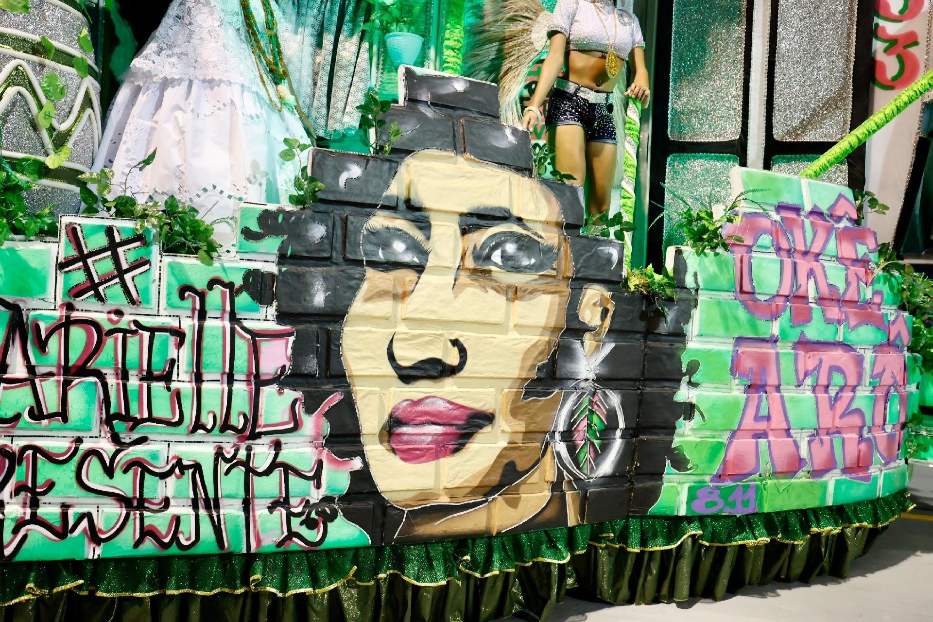 Carro alegórico da Camisa Verde e Branco com homenagem a Marielle Franco no Desfile das Campeãs do Carnaval de São Paulo - Mariana Pekin/UOL