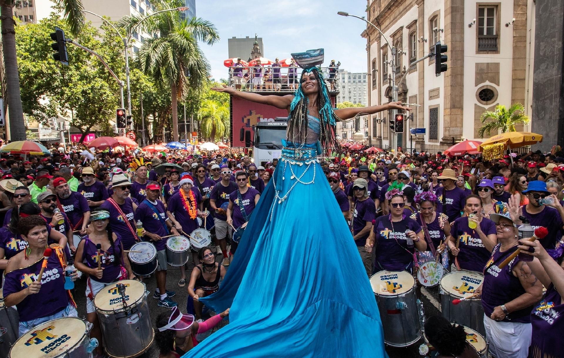 Trio do Monobloco saiu da Primeiro de Março, 66, esquina com a Avenida Presidente Vargas, no Centro do Rio - Fernando Maia/Riotur