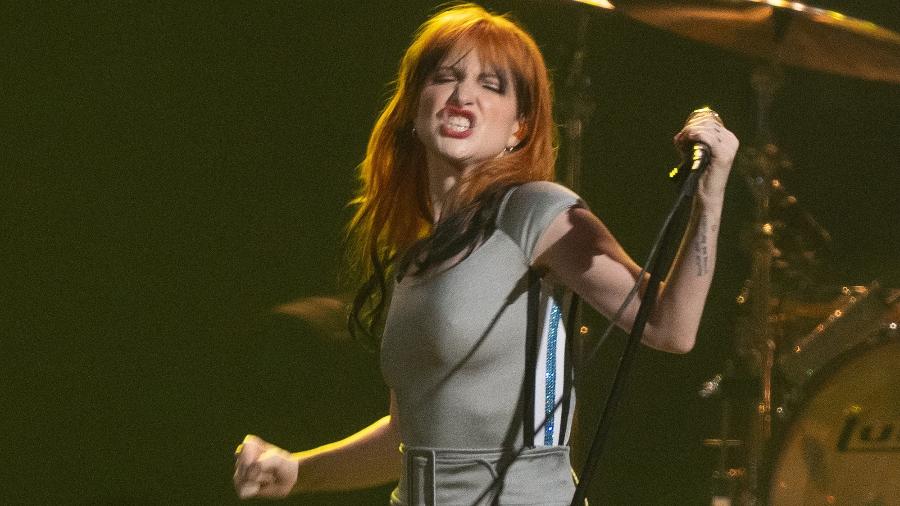 Hayley Williams ,da banda de rock Paramore, se apresenta no 2023 Bud Light Super Bowl Music Festival, em Phoenix, Arizona