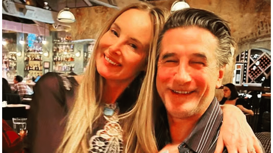 William Baldwin e esposa moram em casas diferentes