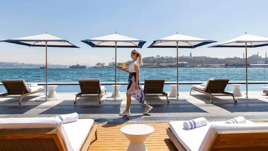 Do lado de lá do Bósforo, a parte oriental da cidade. Aqui, na parte europeia, o sossego mesmo numa das áreas mais vibrantes de Istambul