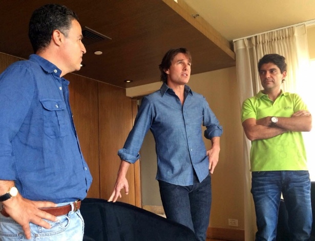 22.ago.2015 - O ator Tom Cruise se reúne com o prefeito de Medelín, Anibal Gaviria, e com o presidente da Comissão de Filmes de Medelín, Juan Camilo Quintero - EFE