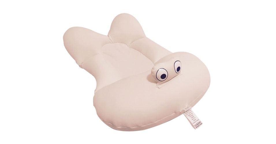 Almofada para banheira, da Baby Pil (www.babypil.com.br). O bebê deita sobre o produto, que impede que ele se afunde na banheira. R$ 165,80. Preço pesquisado em outubro de 2015 e sujeito a alterações - Divulgação