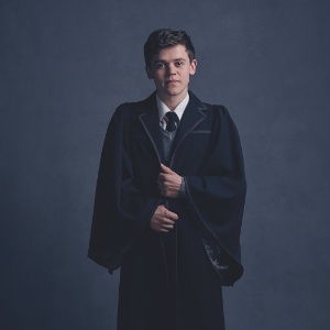 Alvo Potter (Sam Clemmet), filho mais novo de Harry, é o verdadeiro protagonista de "Harry Potter e a Criança Amaldiçoada", peça que se passa cerca de 20 anos depois do último livro da saga - Harry Potter Theatrical Productions