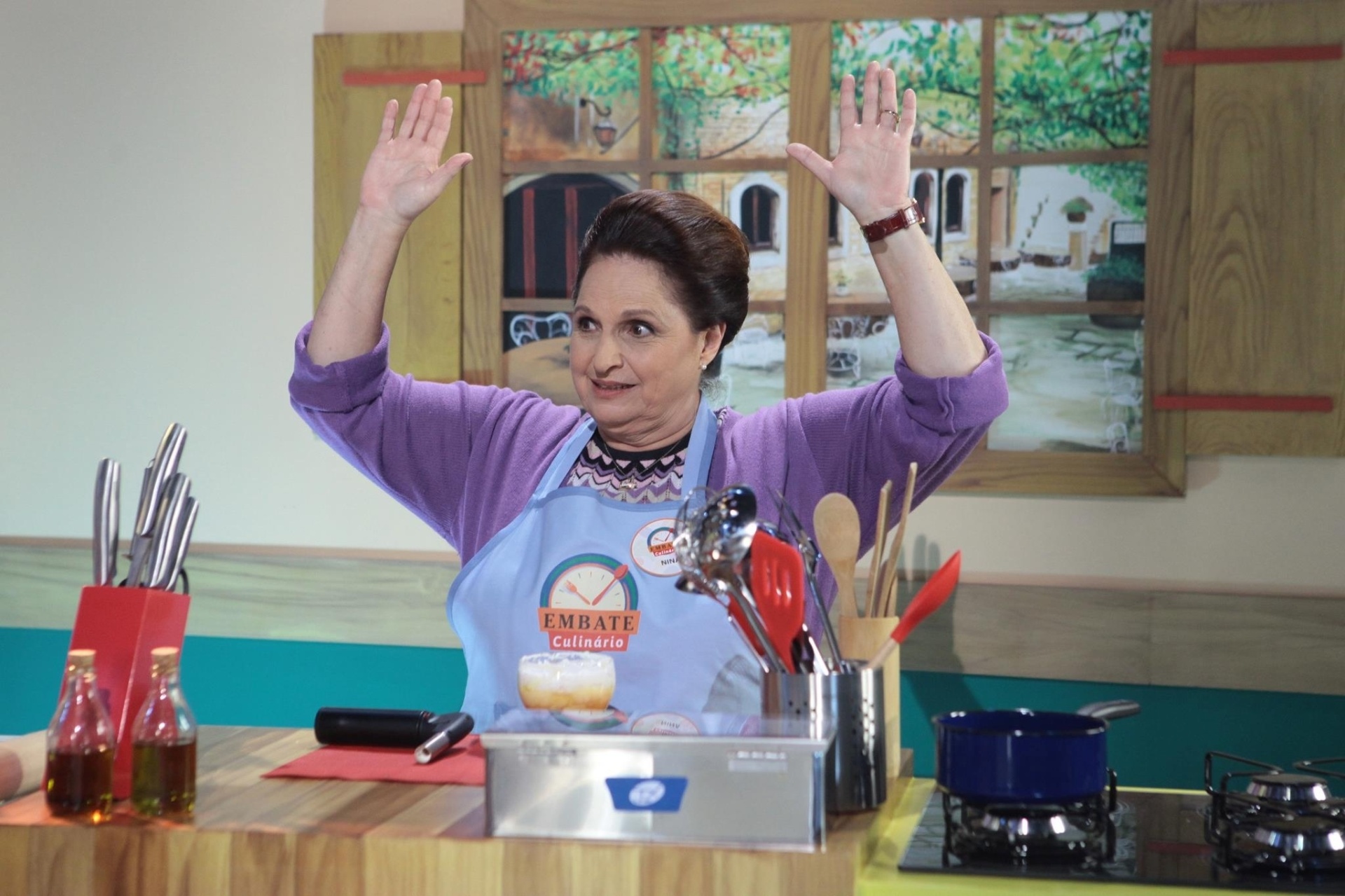 Nina (Mira Haar) participa de competição de culinária em "Cúmplices de um Resgate", novela do SBT, que irá ao ar nesta segunda-feira (6) - Leonardo Nones/SBT
