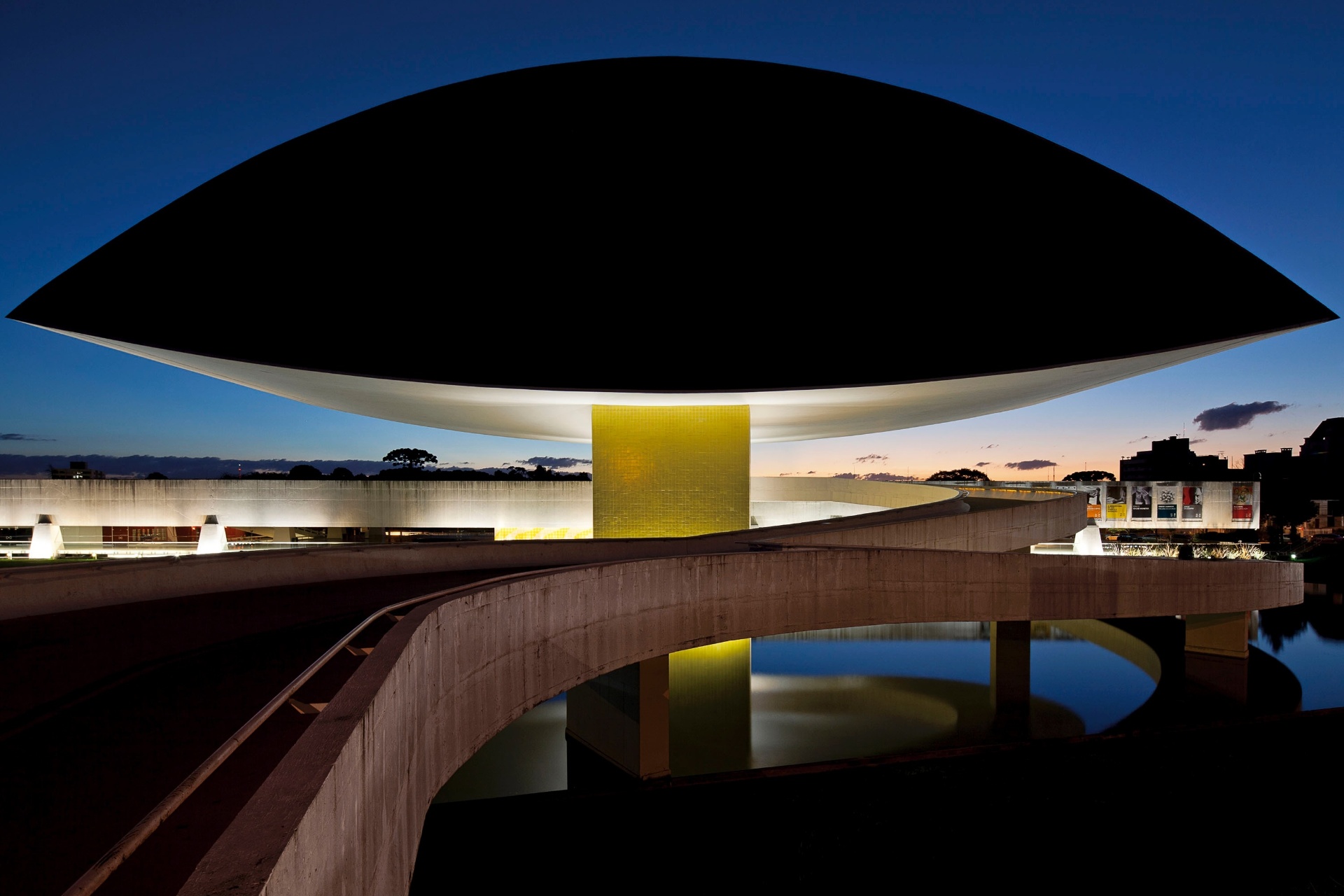 O Museu Oscar Niemeyer - Divulgação/Leonardo Finotti