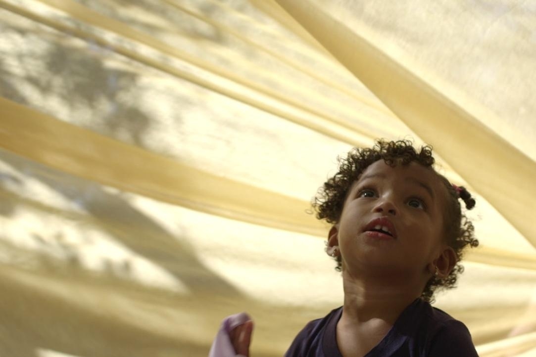 Cena do filme "O Começo da Vida" (2016), de Estela Renner - Reprodução