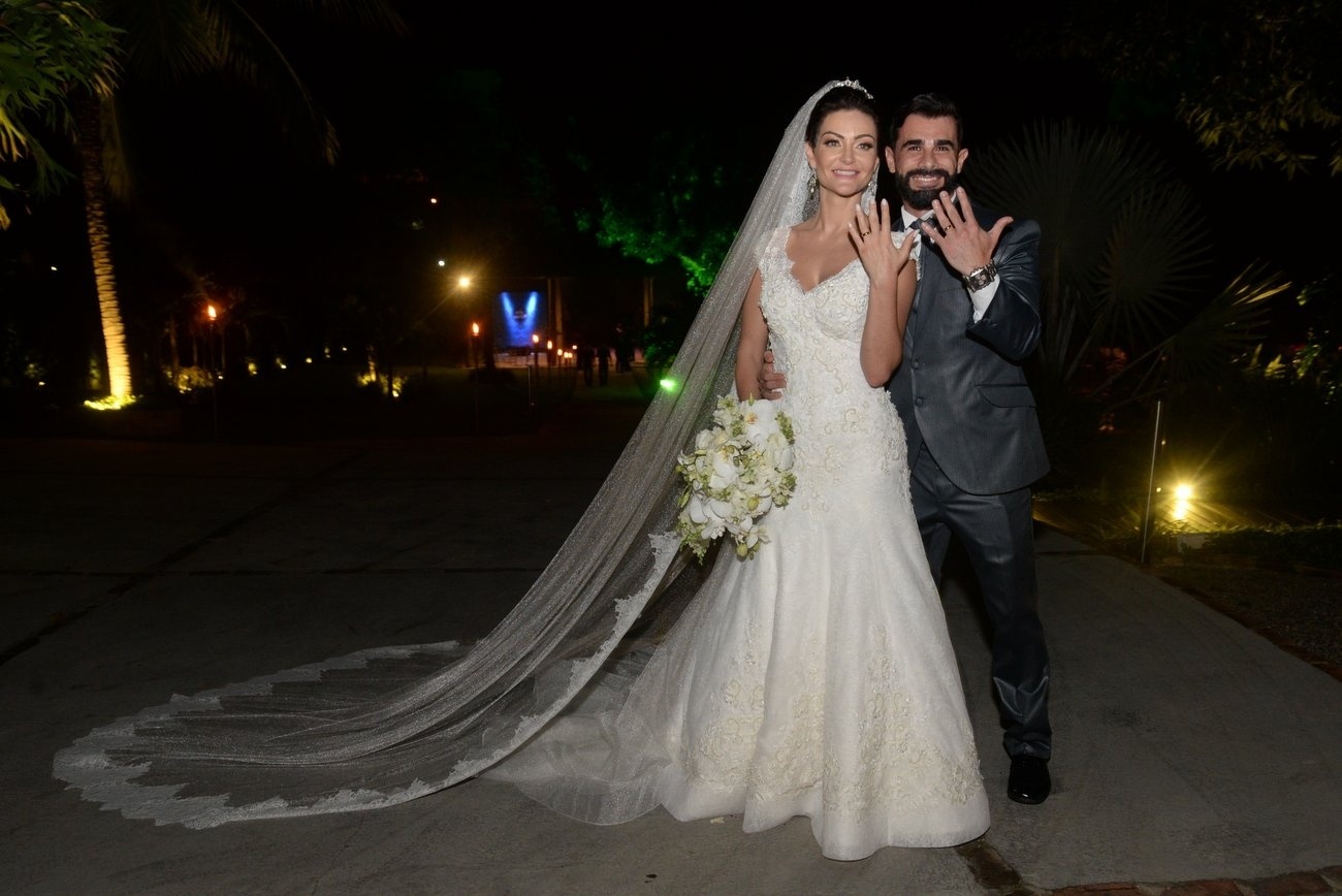 21.nov.2016 - Laura Keller e Jorge Sousa se casam no Rio - Vinicius Marinho/Brazil News