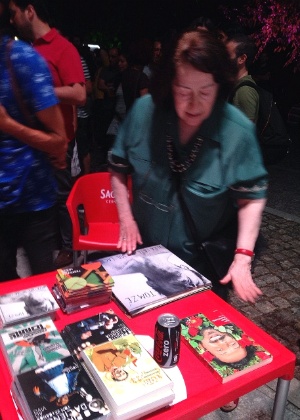 Neusa vende discos de Tom Zé em show em Portugal - Adriana Barros/UOL - Adriana Barros/UOL