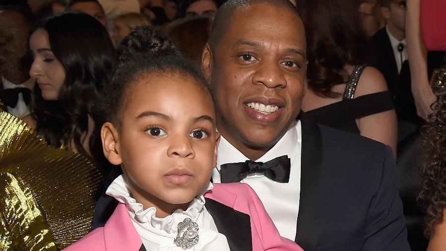 Blue Ivy Carter e Jay Z na plateia do Grammy Awards 2017, em Los Angeles - Getty Images