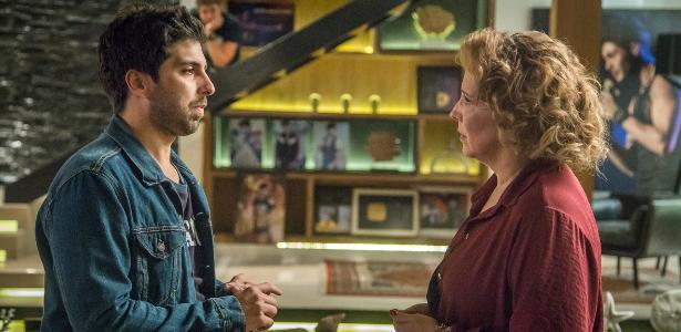 Gabriel Louchard e Ana Beatriz Nogueira, o casal “Ramoneia” das redes sociais, em cena de “Rock Story”. A novela chega ao fim na próxima segunda-feira. - Paulo Belote/Globo - Paulo Belote/Globo