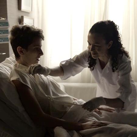 Ivan realiza cirurgia para retirada dos seios se se emociona - Reprodução/A Força do Querer/GShow - Reprodução/A Força do Querer/GShow