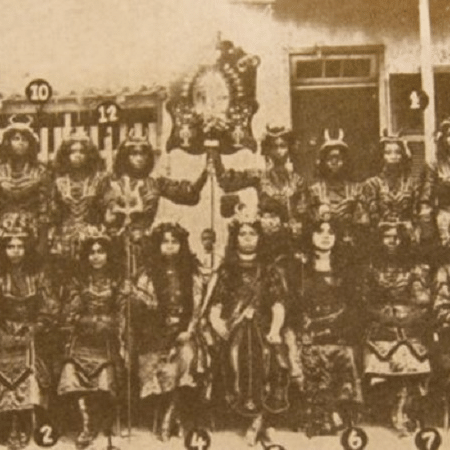 Integrantes do rancho Ameno Resedá na apresentação "A Corte de Belzebu", em 1911 - UFF/BBC