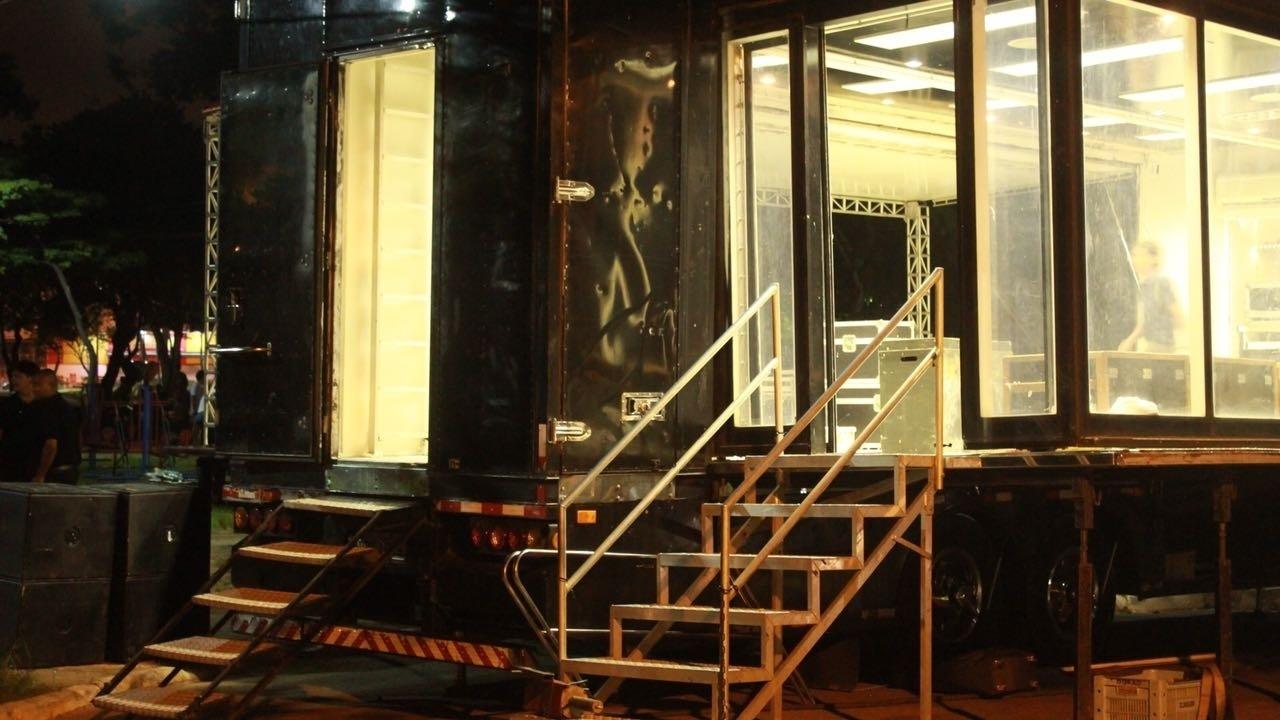 Caminhão-palco onde aconteceram os shows na Praça do Campo Limpo - EdK