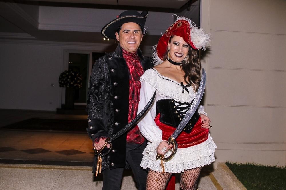 Cesar Filho e esposa chegam à festa de Graciele Lacerda - Thiago Duran/AgNews