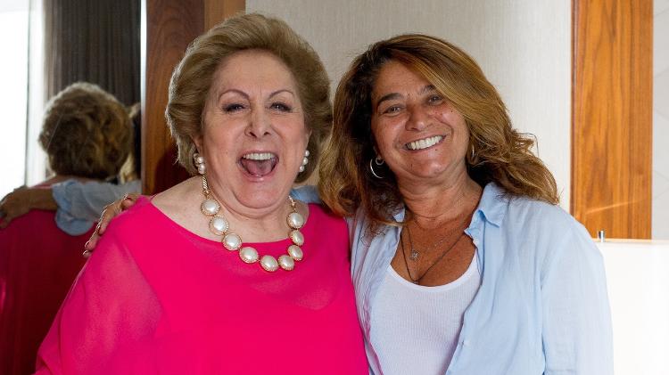 Cris D'Amato posa com Aracy Balabanian no set de "Sai de Baixo" - Mariana Vianna/Divulgação - Mariana Vianna/Divulgação