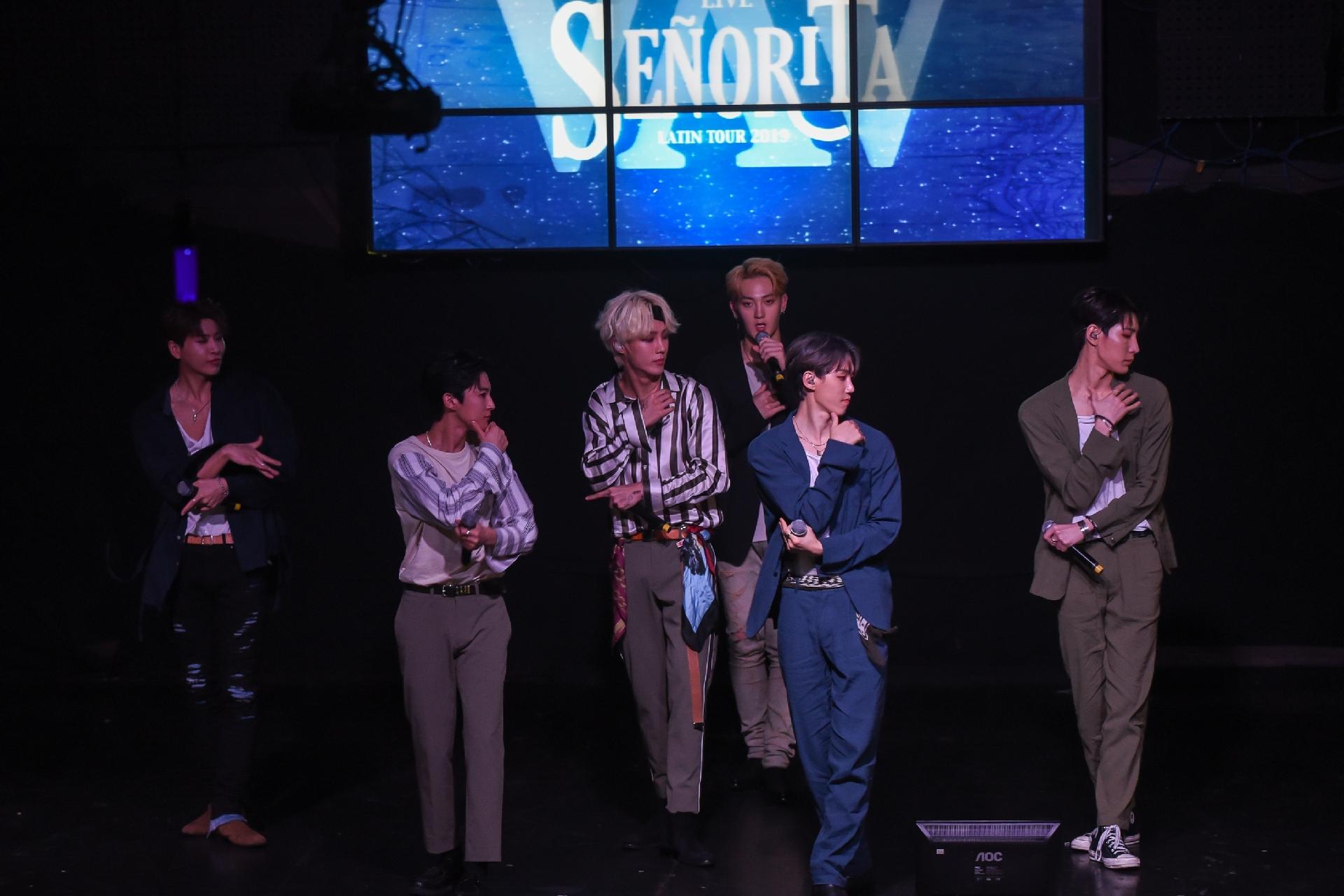 Grupo sul-coreano VAV faz show no Carioca Club, em São Paulo - Flavio Moraes/UOL