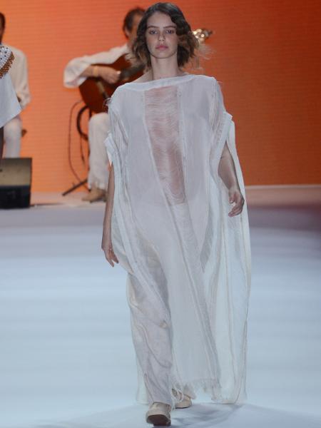 Laura Neiva durante o desfile da grife Handred na SPFW  - ADRIANO ISHIBASHI -18.out.2019/FRAMEPHOTO/FRAMEPHOTO/ESTADÃO CONTEÚDO