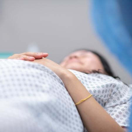 Complicações na gravidez e no parto, por falta de profissionais e estruturas adequadas, causam altas taxas de mortalidade - iStock