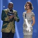 Steve Harvey entrevista a Miss França durante o Miss Universo 2019 - VALERIE MACON / AFP