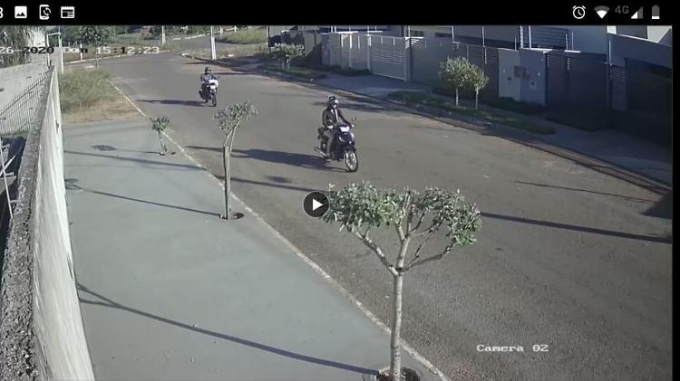 Nas imagens das câmeras, é possível ver Ingrid sendo seguida por outra moto - Arquivo Pessoal