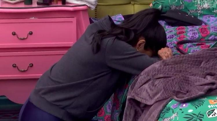 BBB 21: Pocah chora no quarto colorido - Reprodução/Globoplay - Reprodução/Globoplay