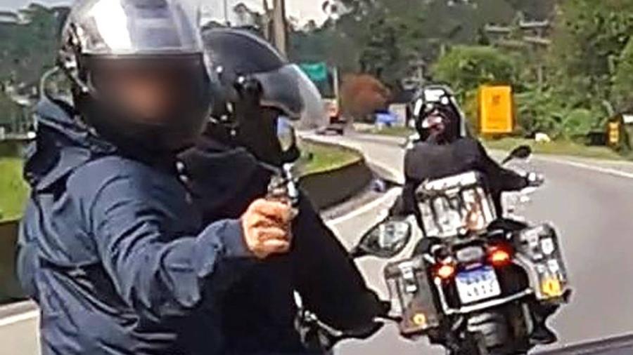 Após roubar uma Harley-Davidson na Régis Bittencourt, autor do crime publicou fotos em suas redes sociais, diz polícia - Reprodução