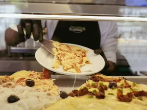 Por que pizza de padaria é tão boa? Veja truques deste ícone de São Paulo