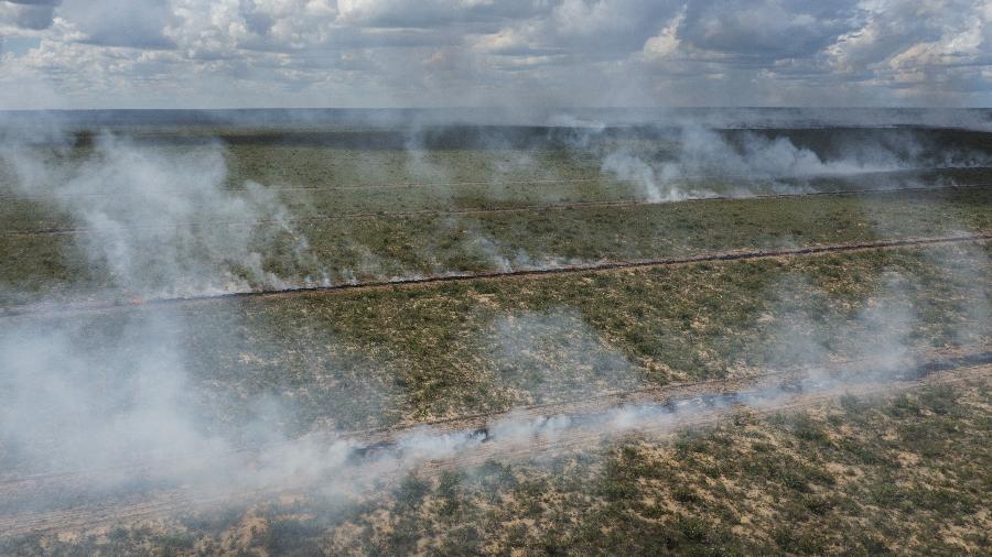 Fogo em área do Cerrado em Correntina, município da Bahia - Lalo de Almeida/Folhapress