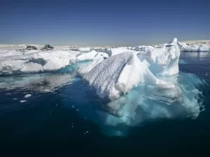 Degelo desacelera corrente oceânica vital para a Antártida