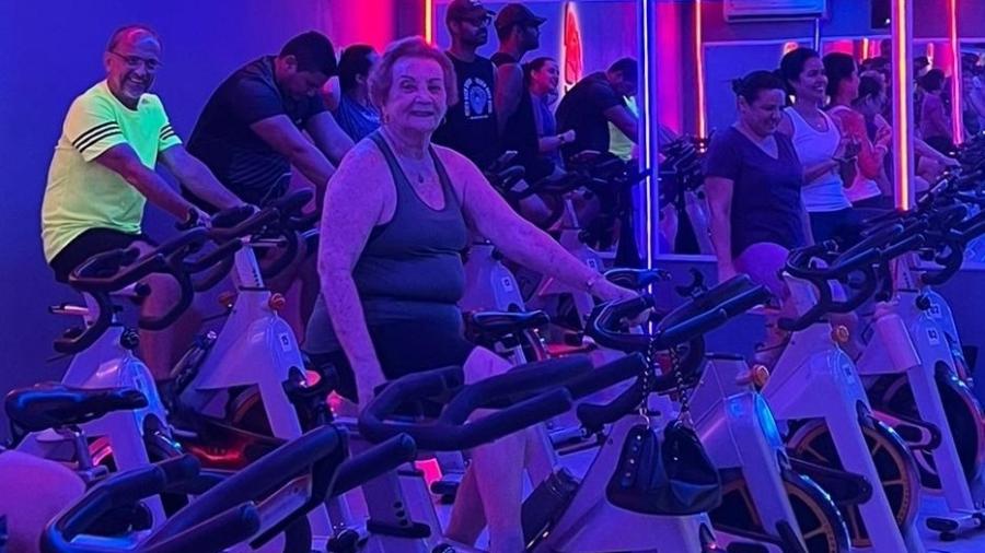 Aos 86, Norma foi experimentar uma aula em academia famosa de spinning Aos 86, Norma foi experimentar uma aula em academia famosa de spinning