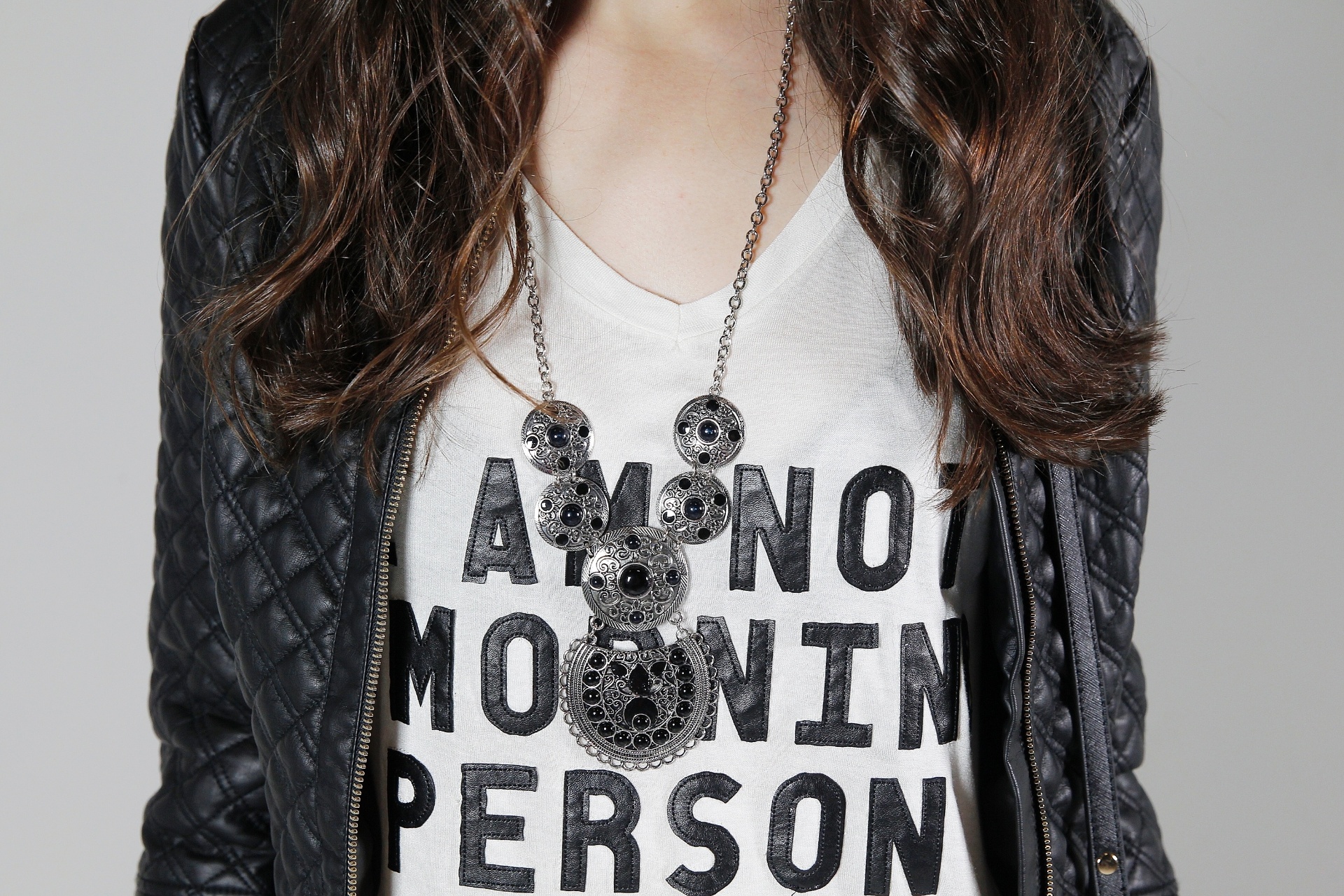 Colar prata com pedras pretas, da C&A, R$ 39,90 - Reinaldo Canato/UOL