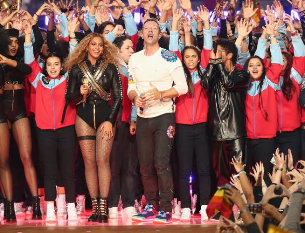 07.fev.2016 - Coldplay, Beyoncé e Bruno Mars se apresentaram durante o show do intervalo no Super Bowl 50 - Getty Images