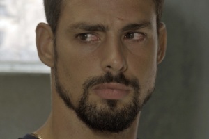 Foto: Para escapar da morte, Zé Maria (Tony Ramos) se entrega à polícia, na  novela 'A Rregra do Jogo' - Purepeople