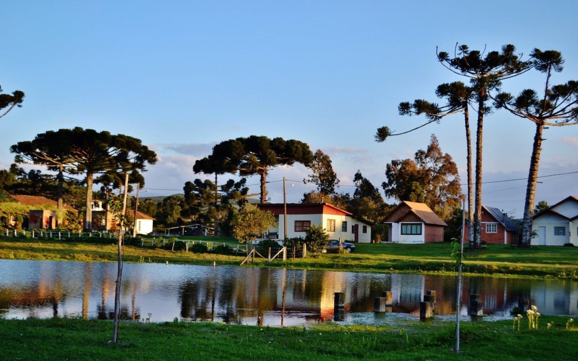 POUSADA REFÚGIO DO LAGO, EM LAGES (SC). - Julio Vasco