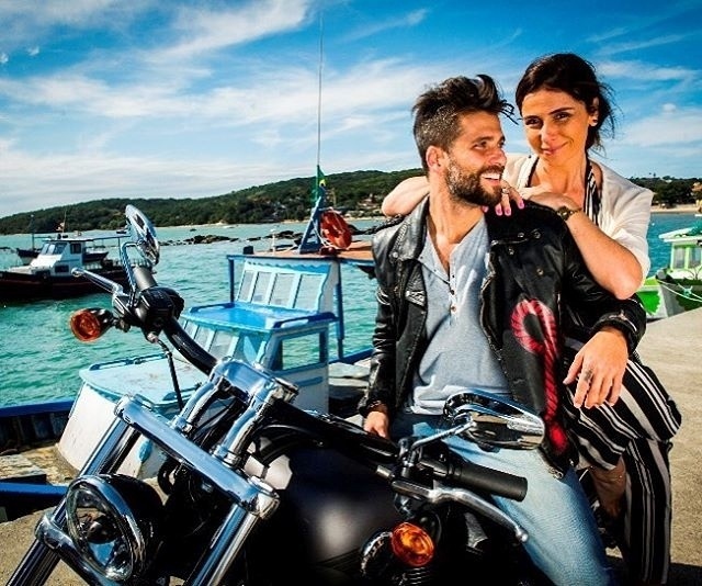 20.jun.2016 - Bruno Gagliasso posou com Giovanna Antonelli para as primeiras fotos de divulgação de "Sol Nascente", próxima novela das seis da Globo. Na trama, o ator será o protagonista, Mario, um homem mulherengo, pegador e um tanto irresponsável. Melhor amigo de Alice (Antonelli) desde a infância, vai se descobrir apaixonado por ela na fase adulta, segundo informou o jornalista Flávio Ricco, do UOL. A substituta de "Êta Mundo Bom!" tem estreia prevista para setembro - Reprodução/Instagram/brunogagliasso